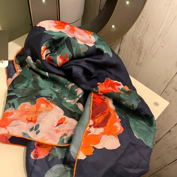 Joules scarf - Picture 3 of 3